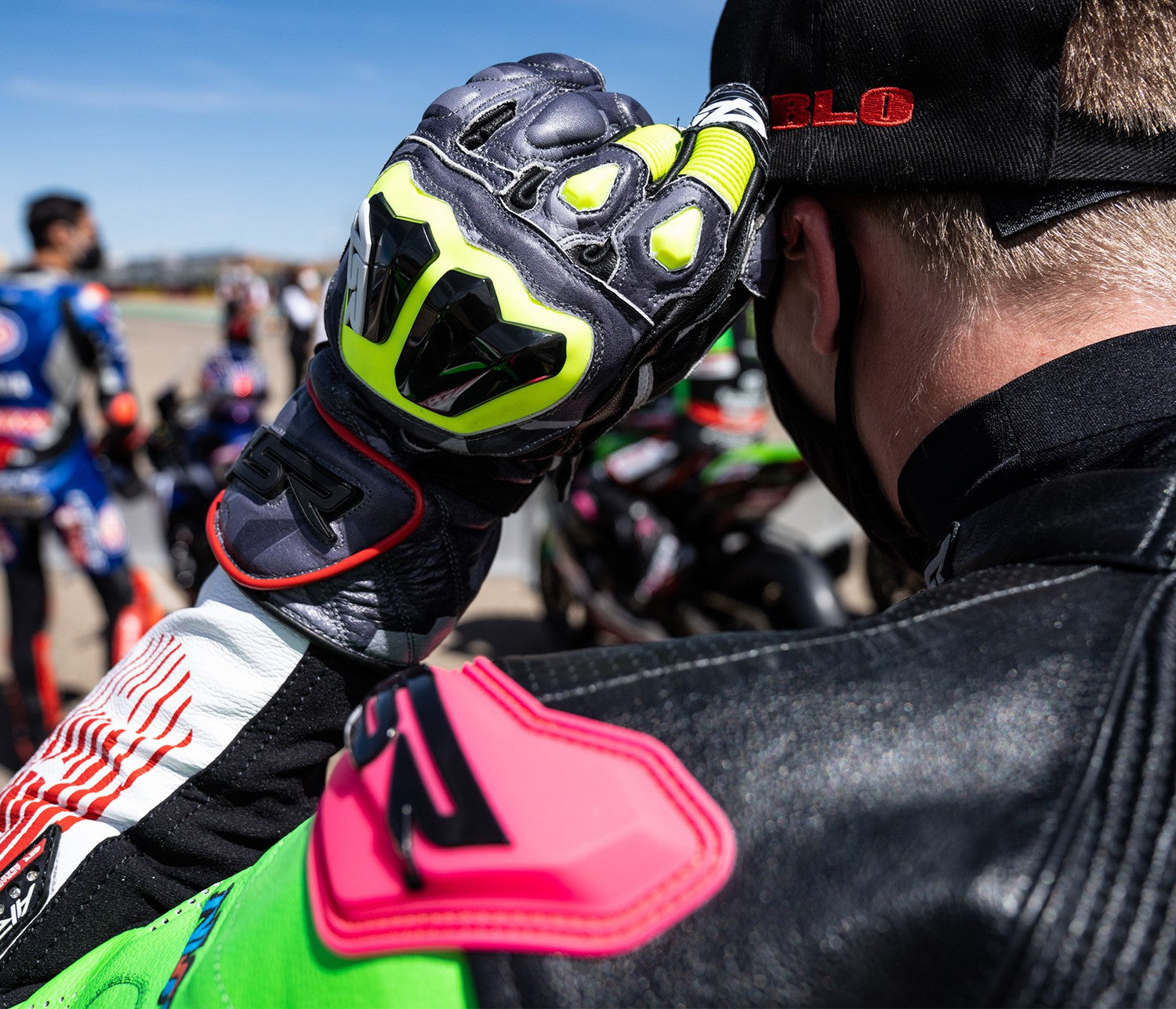 Rukavice na motorku 4SR Stingray Race Spec Camo – detail