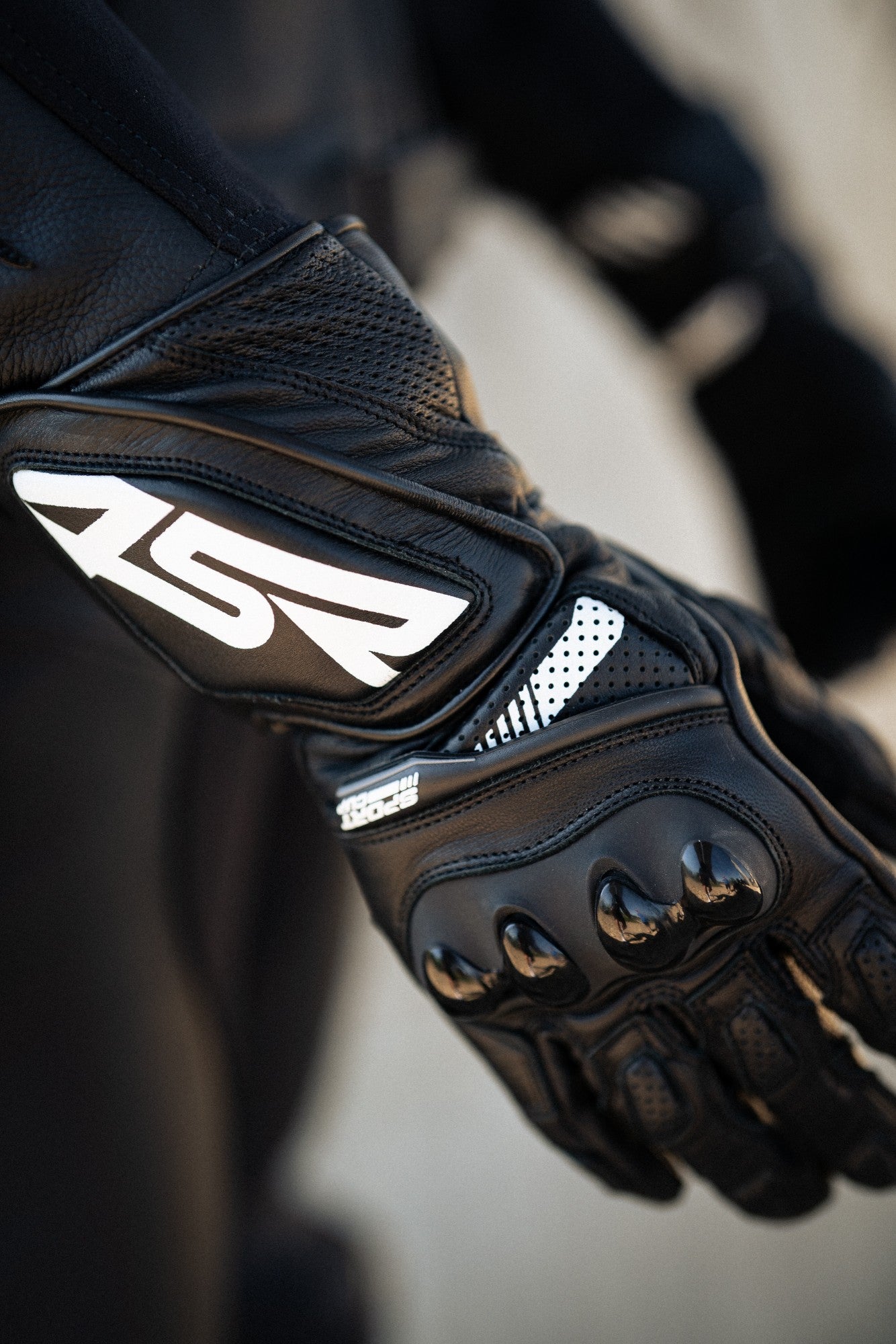 Rukavice na motorku 4SR Sport Cup 3 Black – detail dlaně