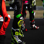 Slidery na motorku 4SR fluo žluté – detail upevnění