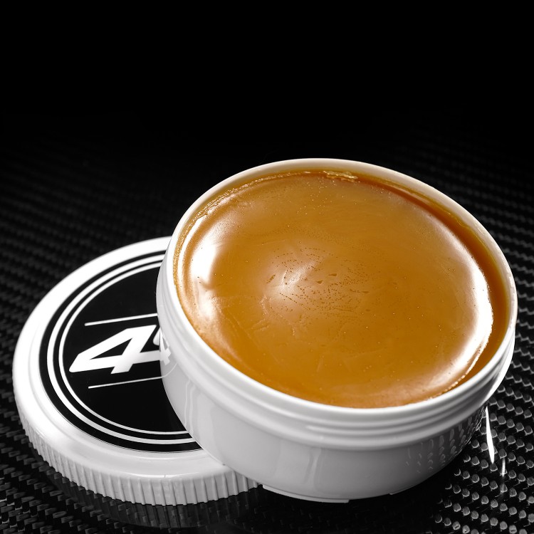 4SR colorless Leather Balm nourishes leather