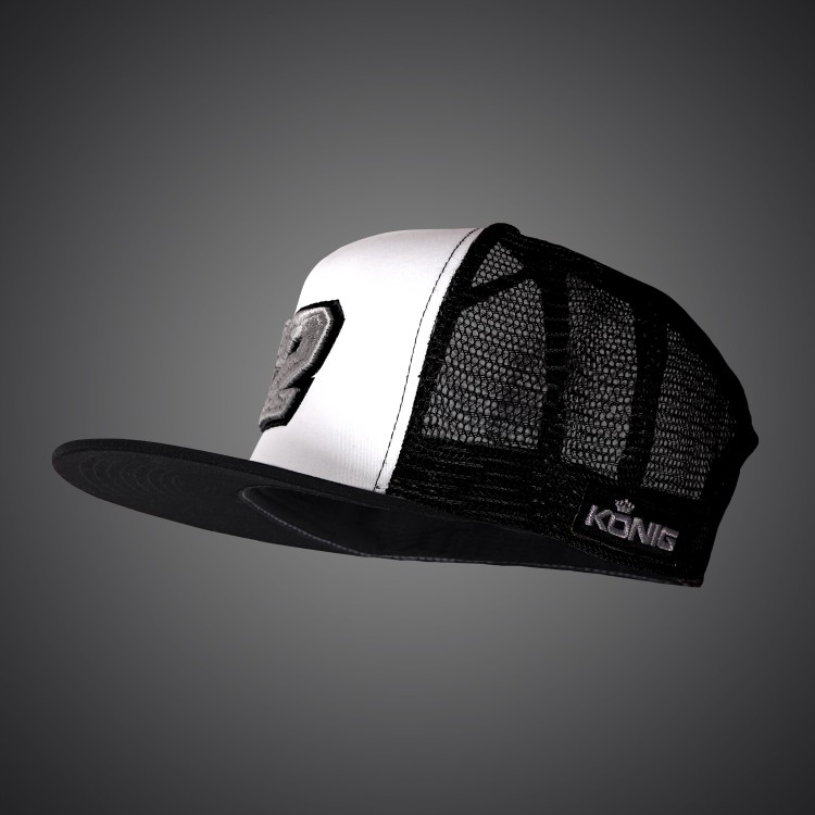 Oliver König 52 White cap